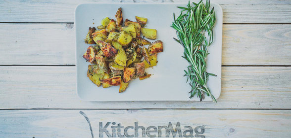 Запеченые картофельные дольки с травами