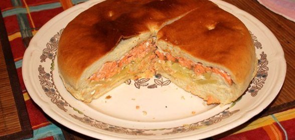 Пирог с красной рыбой