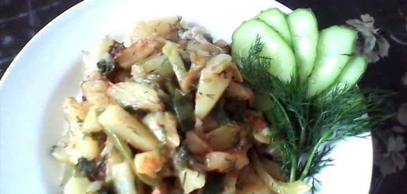 Молодой картофель с болгарским пецем и помидорами