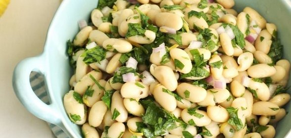 Белая фасоль с петрушкой и лимоном