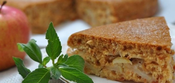 Постная шарлотка с яблоками