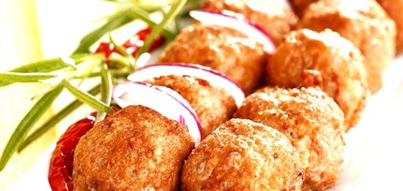 Рубленые куриные котлеты с грибами и зеленым базиликом