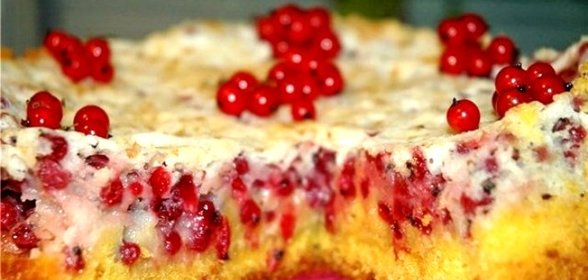 Торт фруктовый со смородиной