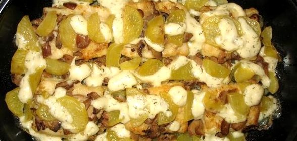 Картошка с курицей и грибами, запеченная в молоке