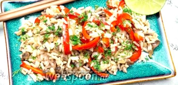 Рис с овощами, острым перцем и соевым соусом