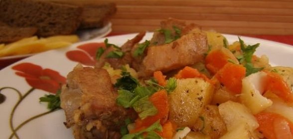 Жаркое со свиными ребрышками
