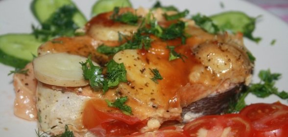 Форель, запеченная в духовке с молодым картофелем