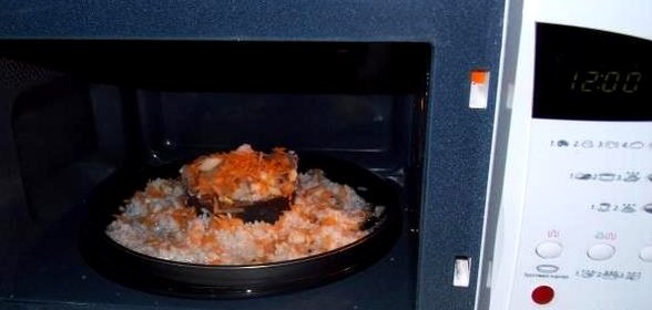 Рыба в микроволновке с луком