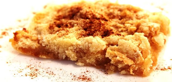 Слоеный сыпучий пирог с яблоками