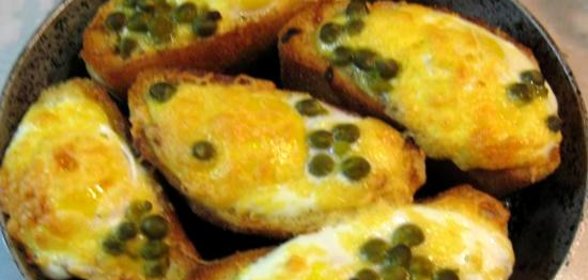Яйца в гнёздах