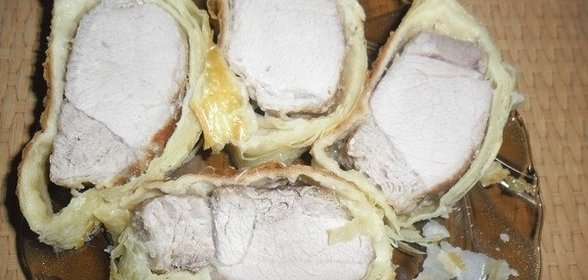 Свинина в слоеном тесте