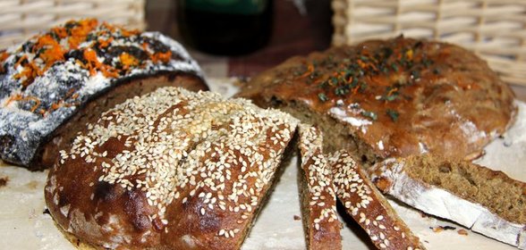 Хлеб бездрожжевой с орехами и сухофруктами