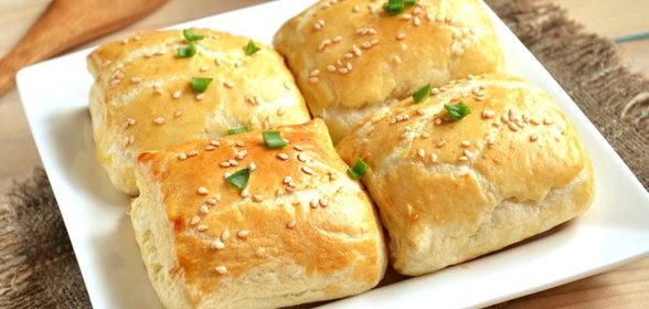 Слойки с сыром из готового слоеного теста