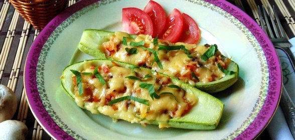 Кабачки фаршированные грибами и рисом
