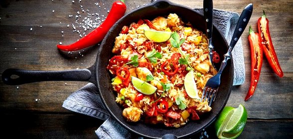 Паэлья с цыпленком и чорризо