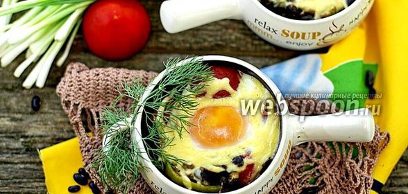 Чёрная фасоль с грибами и яйцом