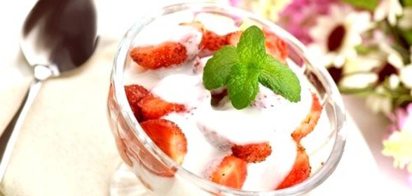 Клубника с мятным йогуртом