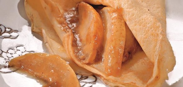 Блины с карамельными грушами