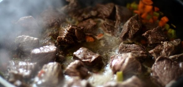 Говядина медленного тушения в темном пиве