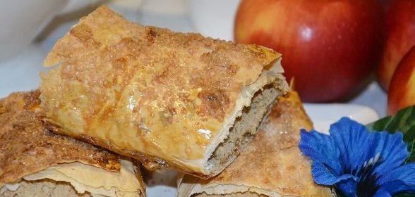 Штрудель с яблоками из лаваша