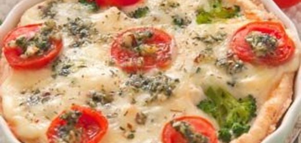 Пирог Капрезе с мятным песто и брокколи