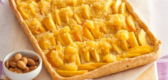 Пирог с персиками
