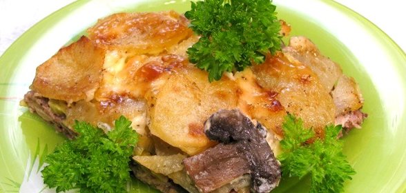 Картофель с грибами и фаршем