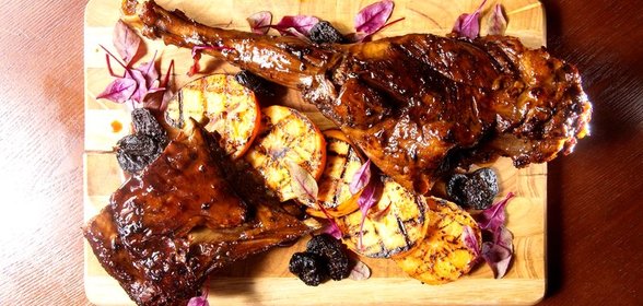 Баранина с черносливом и хурмой