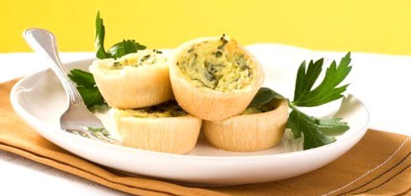 Корзиночки из теста фило с курицей и сыром