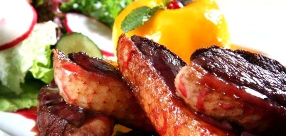 Утка, тушеная в томатном соусе