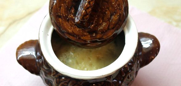 Свиная печень запеченная с грибами и луком в сметанном соусе с твердым сыром