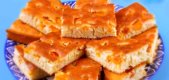 Пирог с абрикосами на кефире