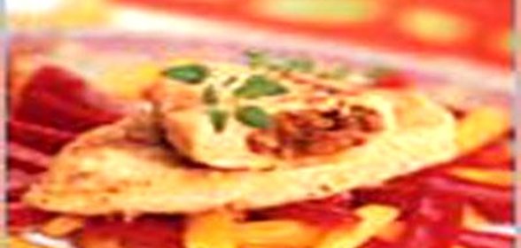 Куриные зразы с сухофруктами под апельсиновым соусом
