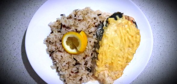 Стейк из семги под соево-сливочным соусом и сыром