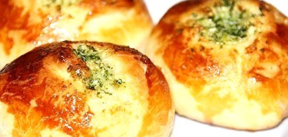 Чесночные булочки с зеленью