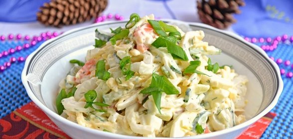 Салат с кальмарами, сыром и свежим огурцом