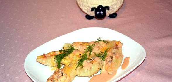 Conchiglie с начинкой из мяса и лука