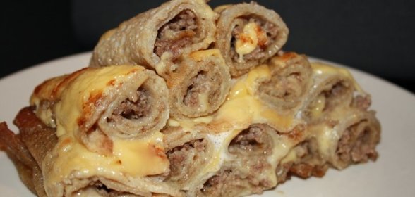 Блины с мясом и сыром