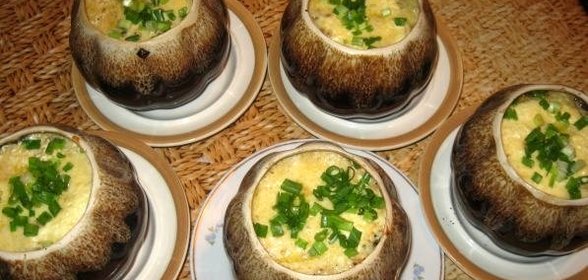 Фрикадельки с картошкой в горшочках