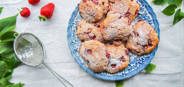 Сконы с клубникой и кокосовым молоком