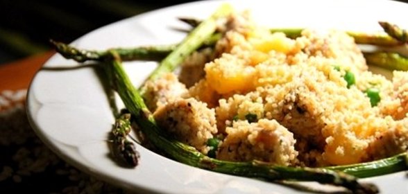 Салат с курицей и ананасами