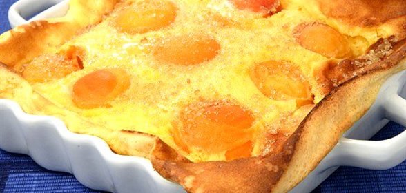 Абрикосовый пирог с грецкими орехами