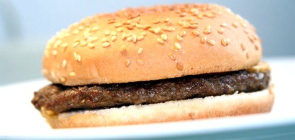 Бургеры из баранины, фаршированные сыром фета с мятой