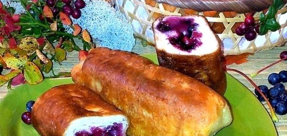 Пирожки с черникой на сковороде