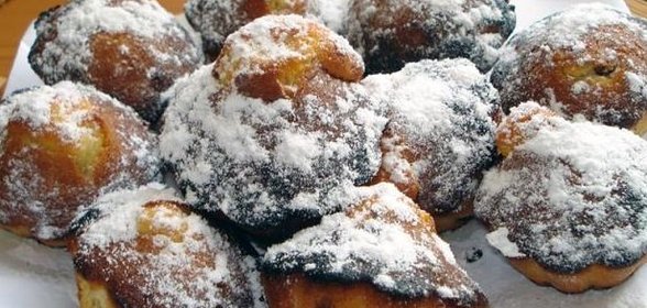 Кексы с изюмом в формочках