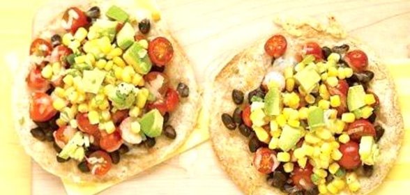 Лепешки с черной фасолью и кукурузой