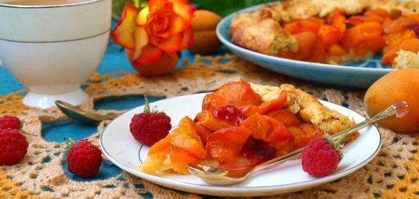 Галета с абрикосами и малиной