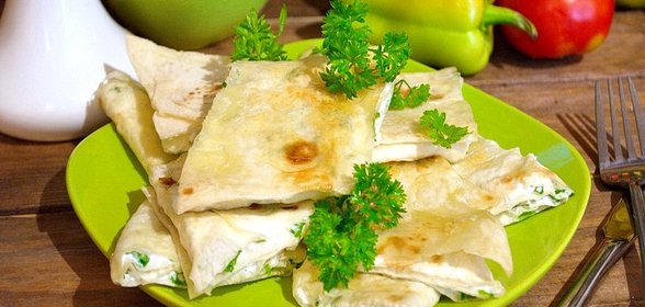 Лаваш с творогом в духовке