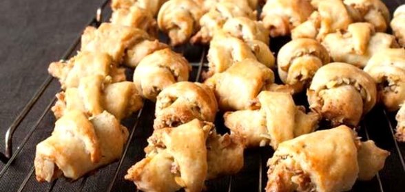 Рогалики творожные с орехами
