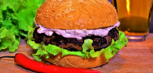 Гамбургер с греческим соусом «Тирокафтери»